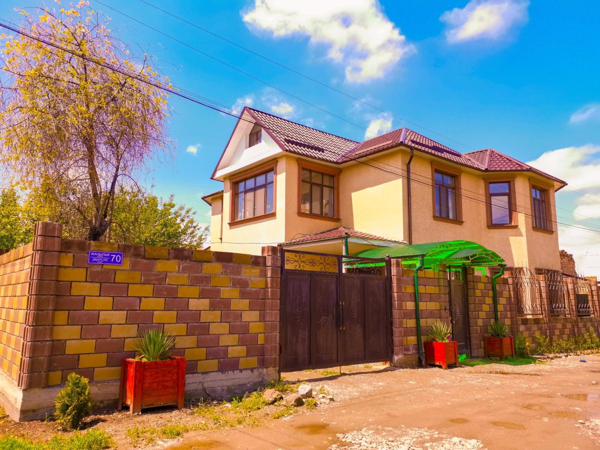 Kurak Homestay Бишкек Екстериор снимка